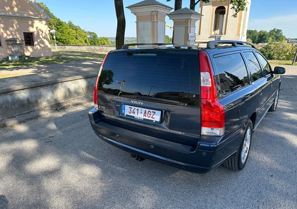 Volvo V70 cena 23900 przebieg: 240000, rok produkcji 2007 z Okonek małe 781